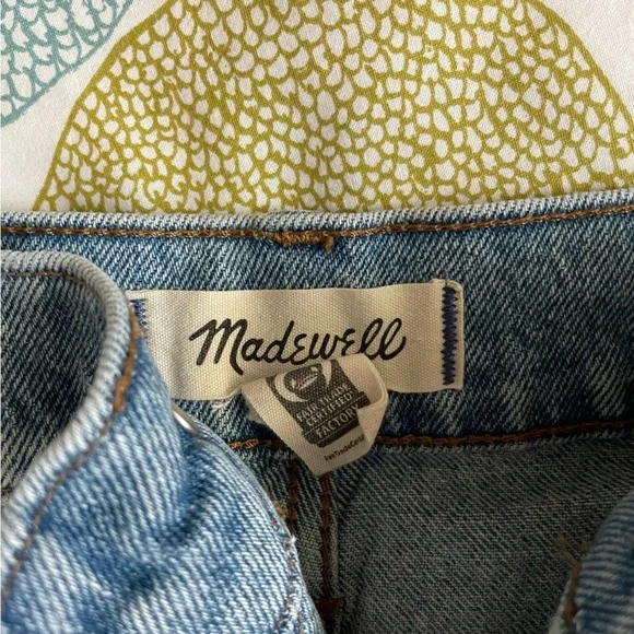 Madewell distressed Jean shorts - Picture 3 of 3